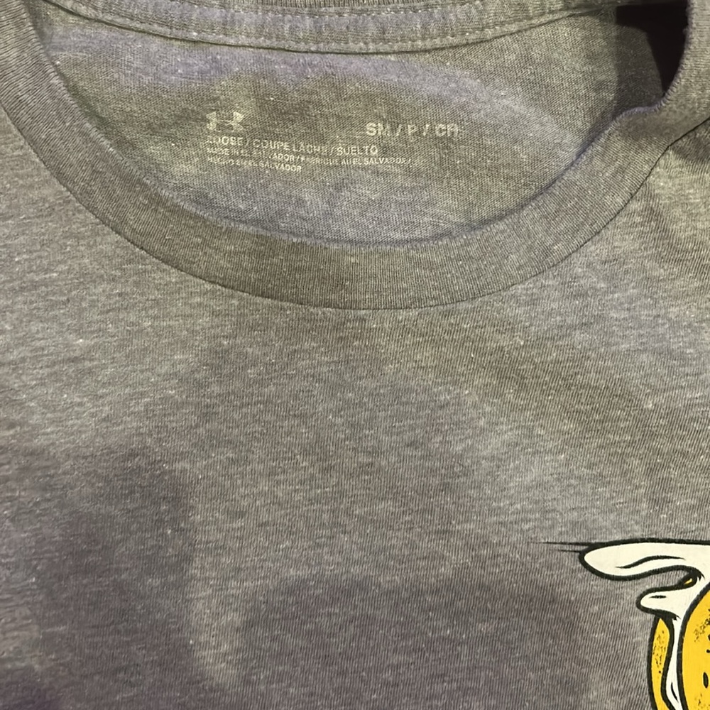 UA graphic tee size S - Picture 2 of 3